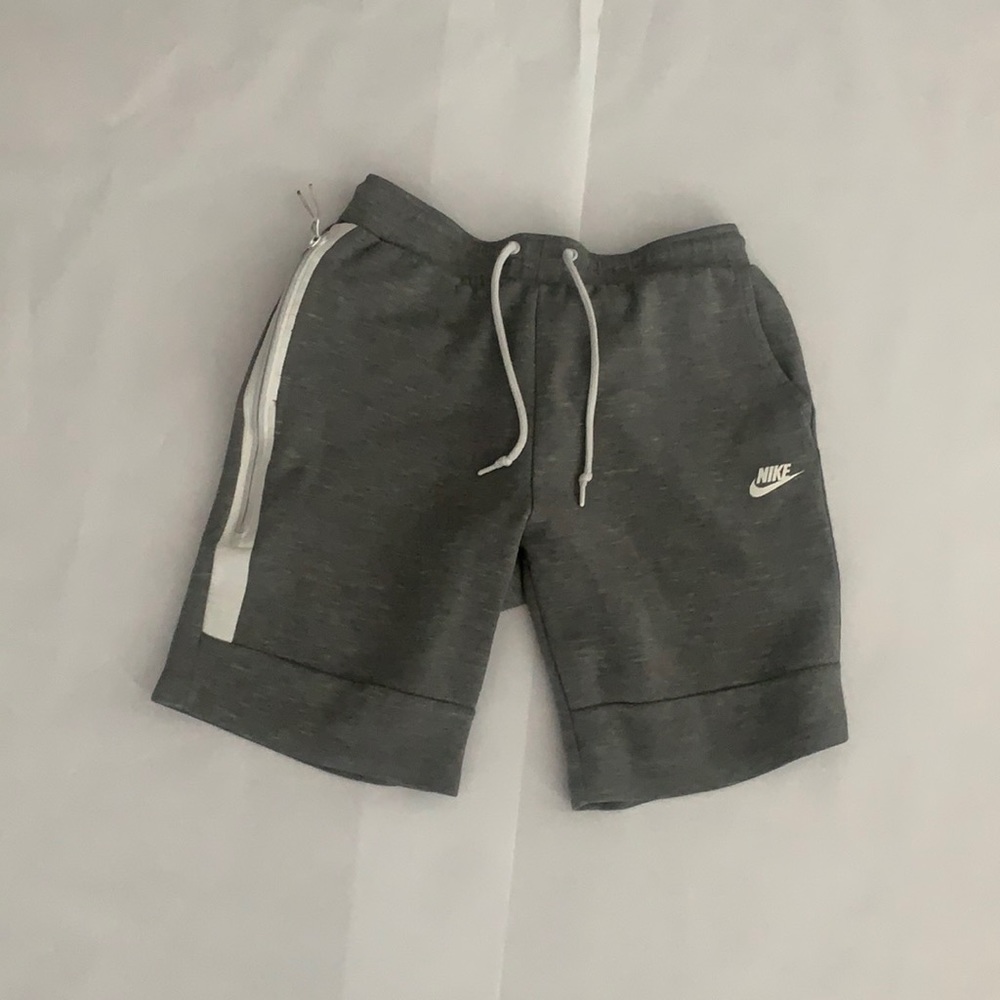NIKE TECH SHORTS